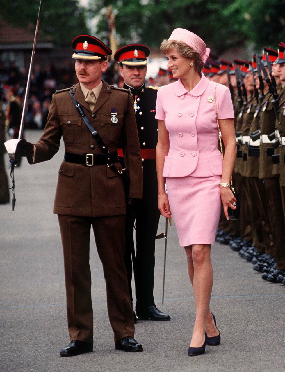 70 Photos of the Royal Family Wearing Pink - Queen Elizabeth, Princess ...