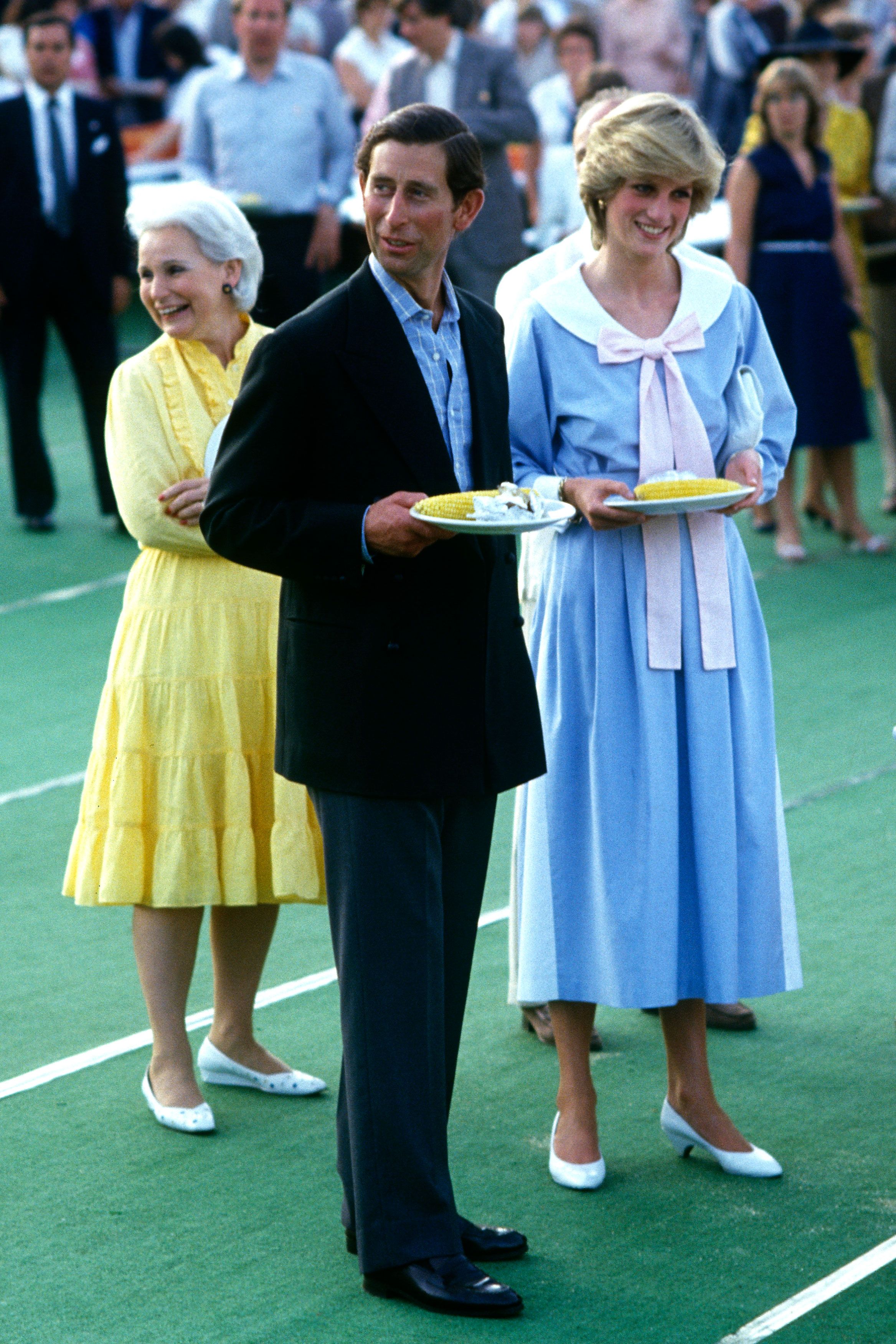 Photos from Princess Diana's Best Looks - E! Online | Princess diana  photos, Fashion, Lady diana