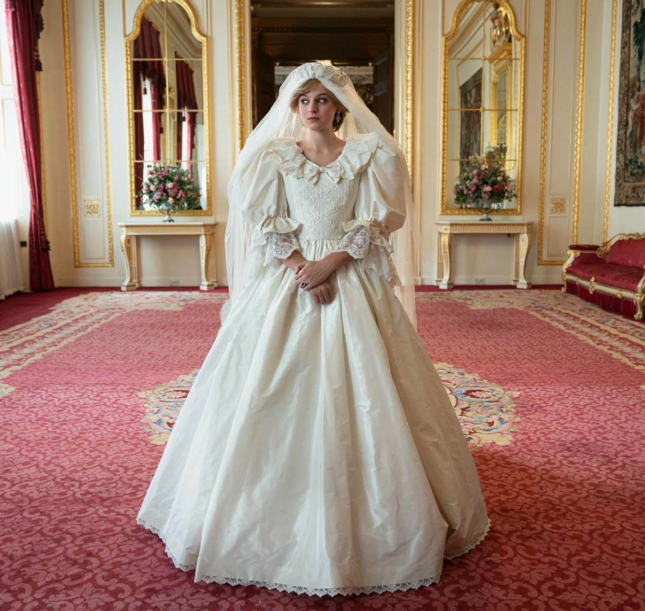 Heres Your First Look at Princess Dianas Wedding Dress in The Crown image pic