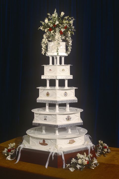 Wedding cake, Sugar paste, Cake, White, Cake decorating, Icing, Wedding ceremony supply, Buttercream, Sugar cake, Cake stand, 