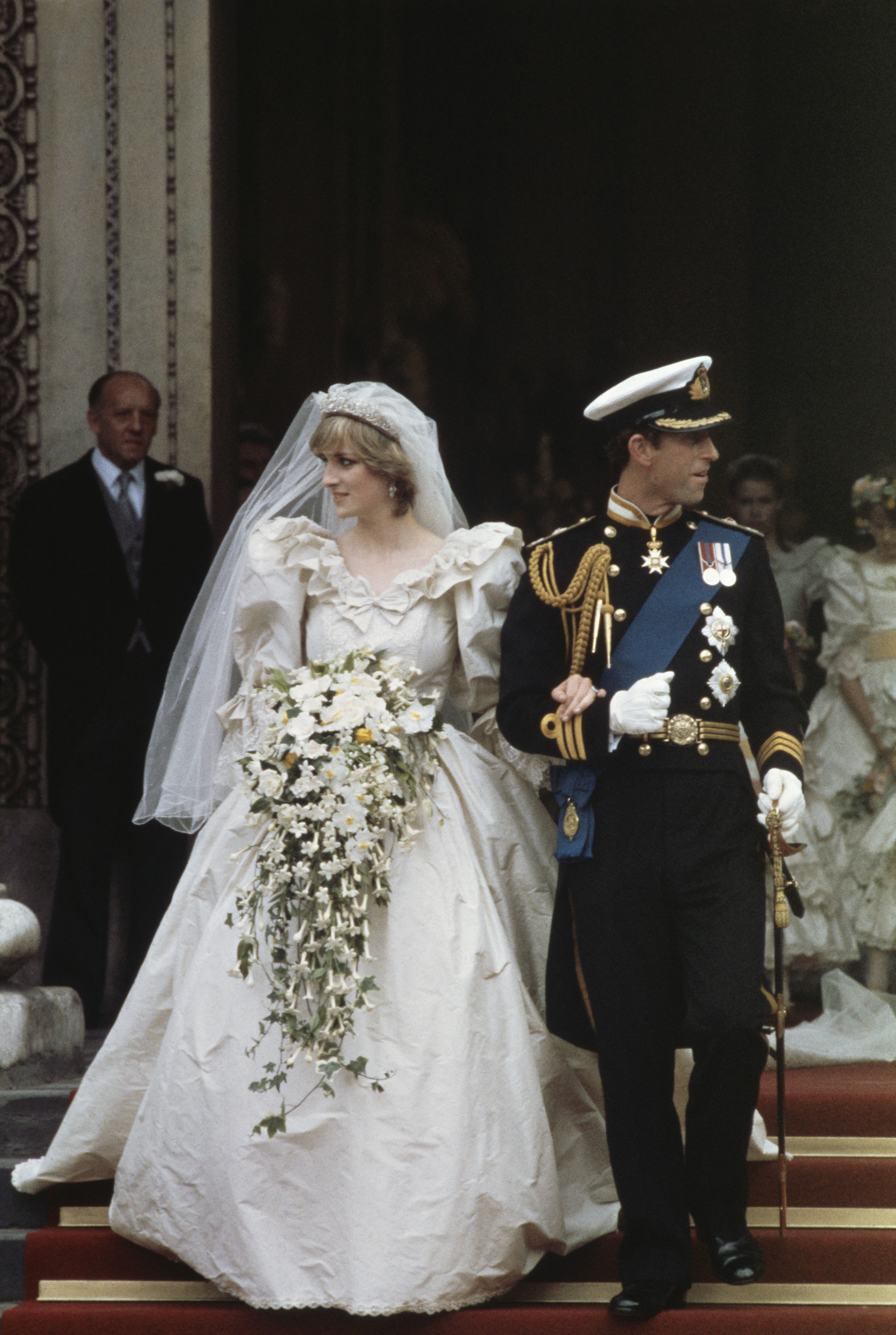 Charles and Diana 40 year anniversary: 5 things you didn't know about her wedding  dress | The Independent