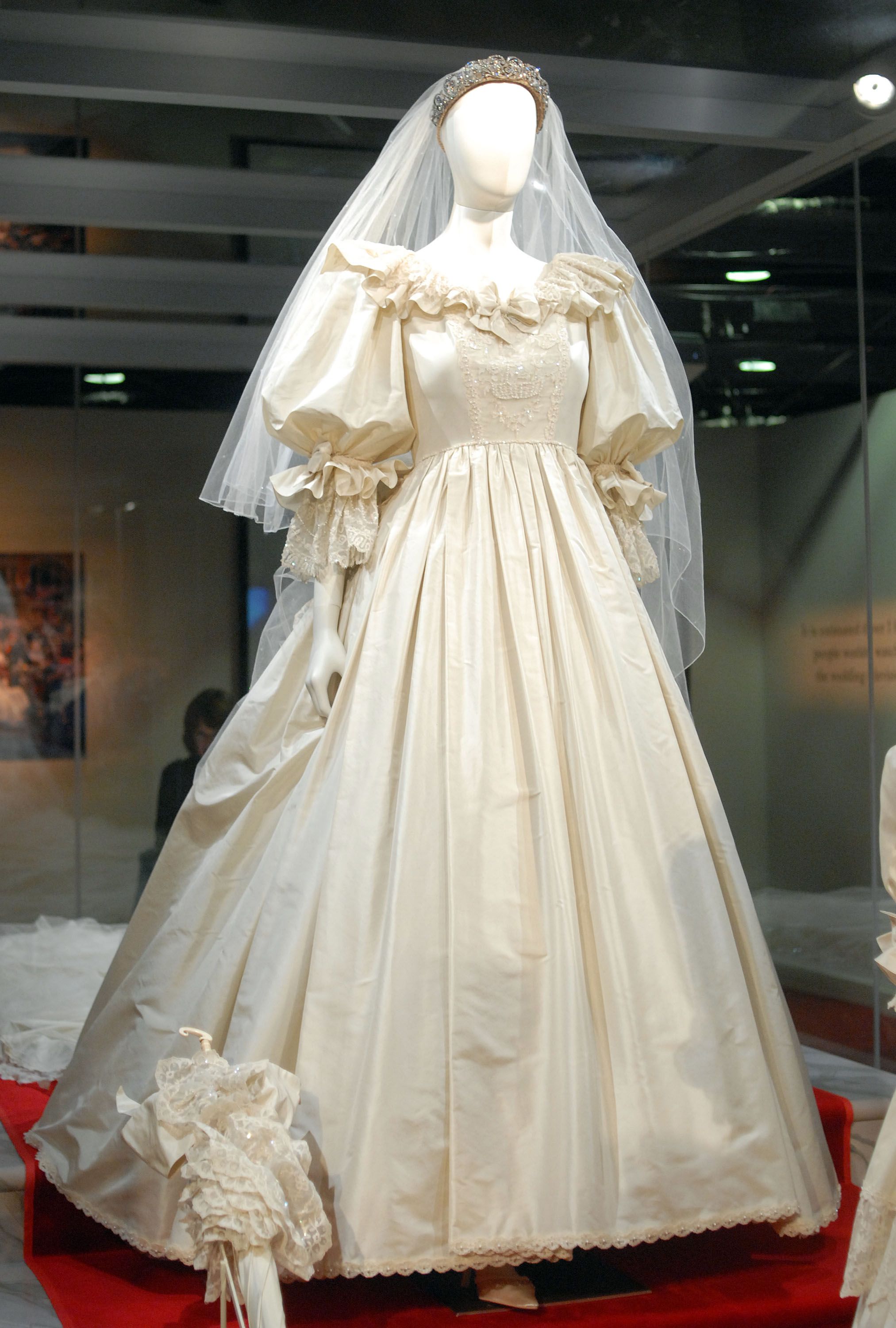 lady diana wedding dress