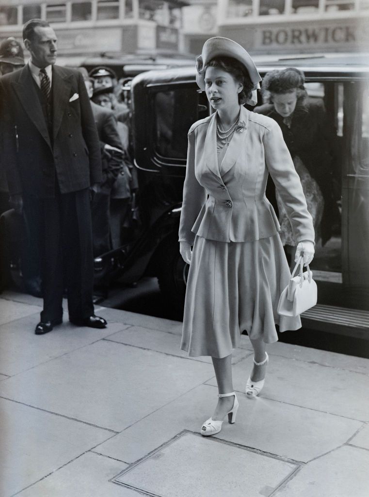 a pregnant princess elizabeth in london 1948