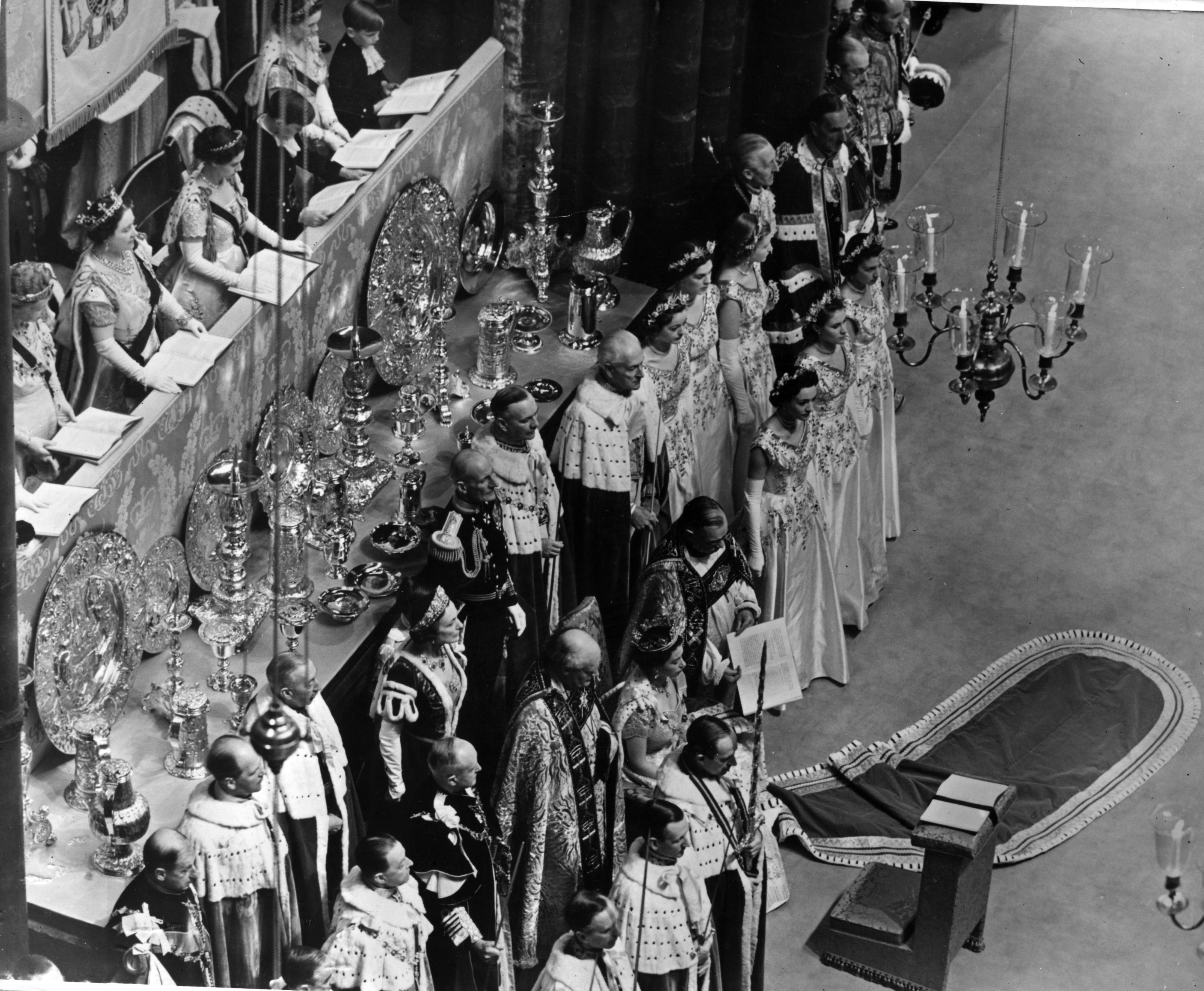 チャールズ国王も間近！ 70年前のエリザベス女王の戴冠式を
