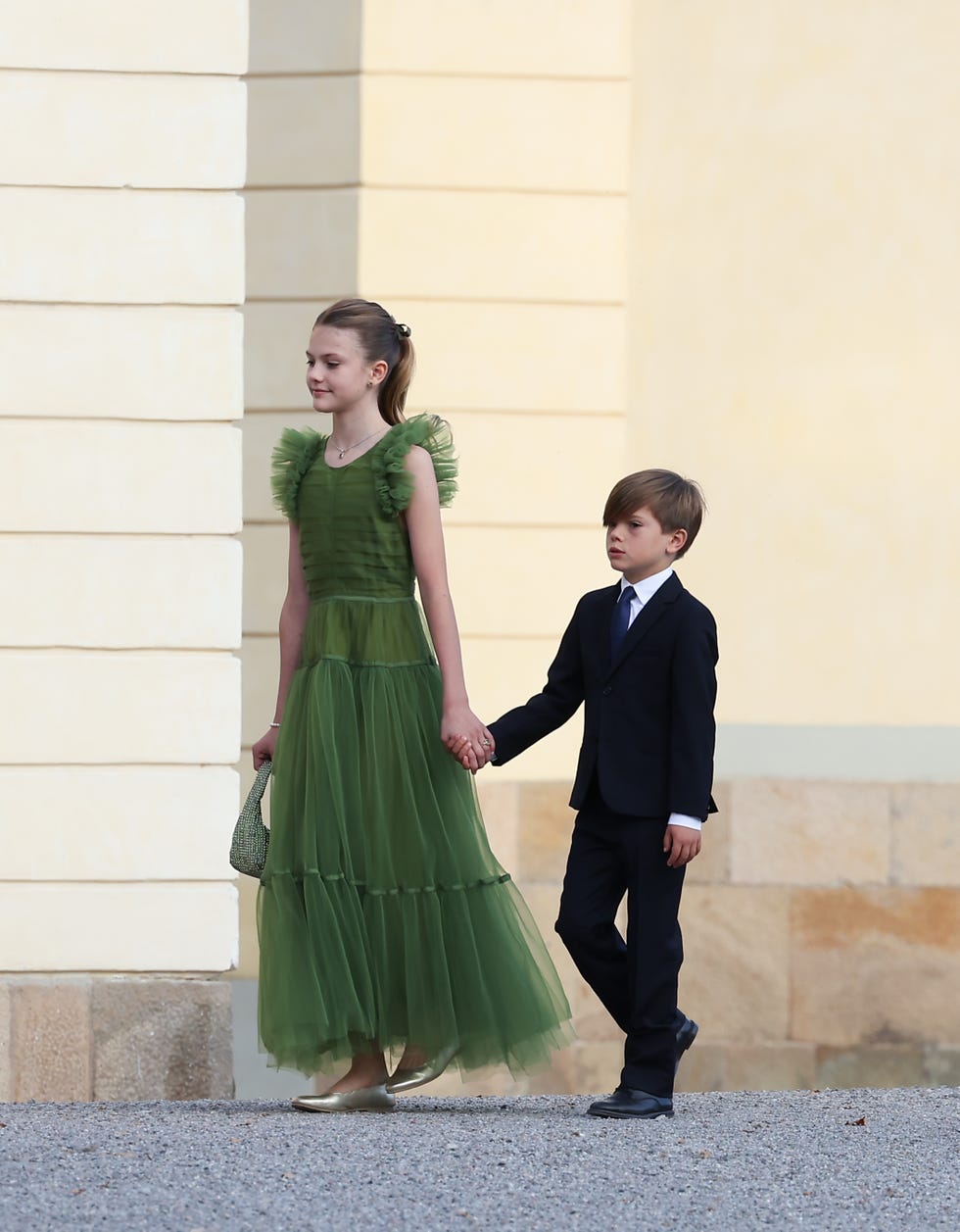 estela de suecia con su hermano