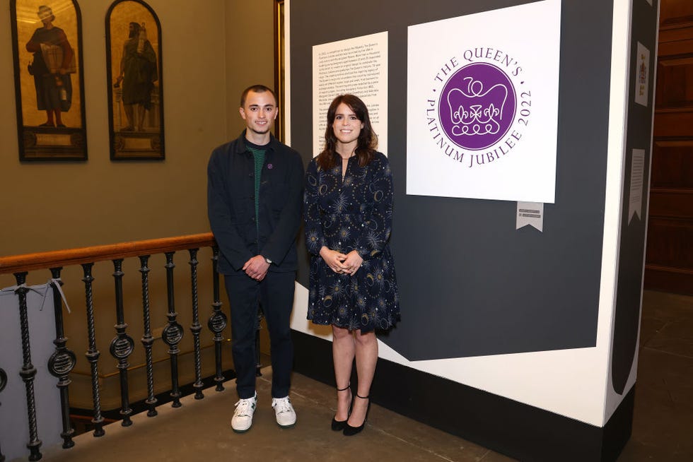 princess eugenie meets edwards roberts the winner of the queen s jubilee emblem competition