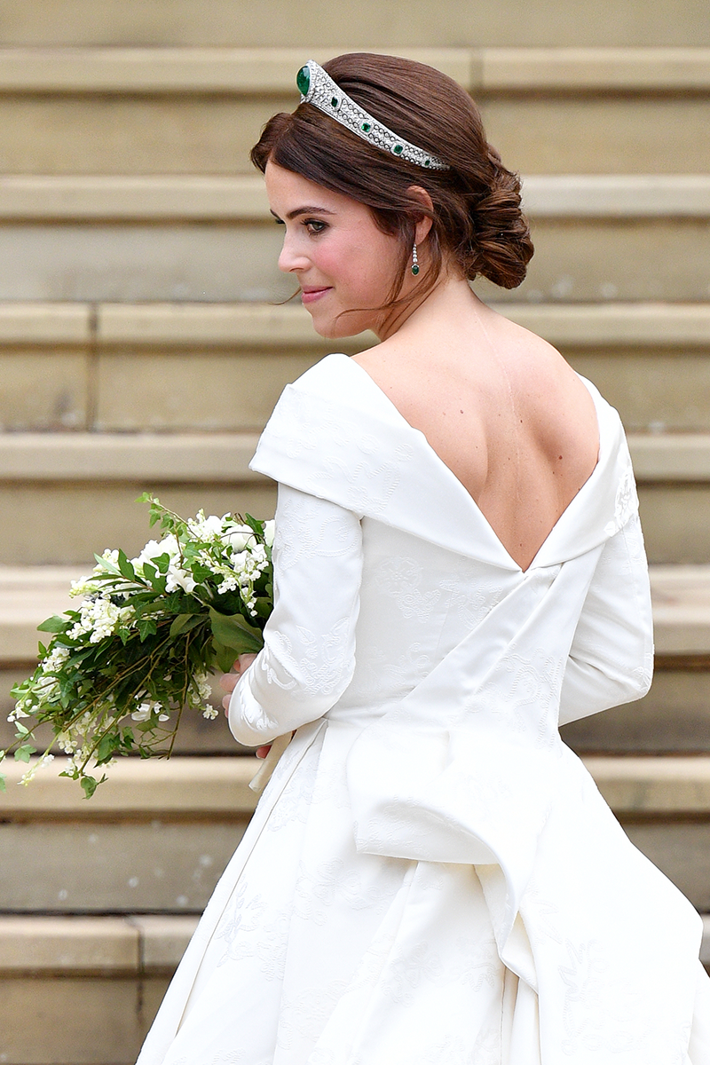 princess eugenie in her wedding dress showing off scoliosis scar