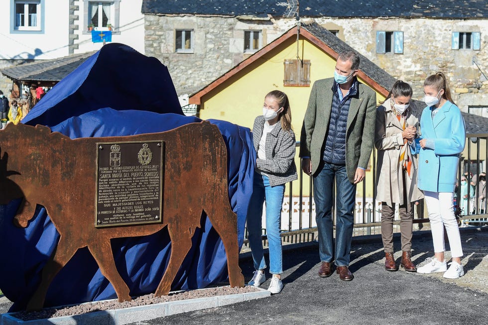 spanish royals visit santa maria del puerto de somiedo   'princess of asturias' awards 2021