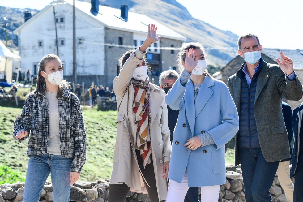 spanish royals visit santa maria del puerto de somiedo   'princess of asturias' awards 2021