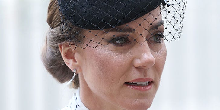 The Princess Of Wales Pairs A Fitting Tribute With Fashion's Favourite ...