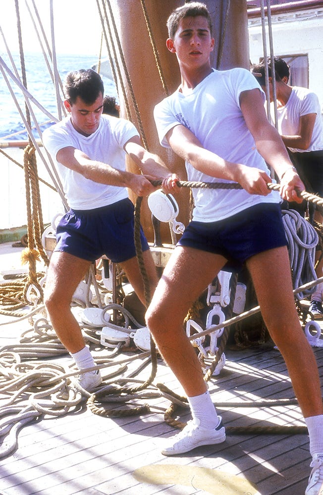 el principe felipe durante su instruccion en el buque escuela juan sebastian elcano