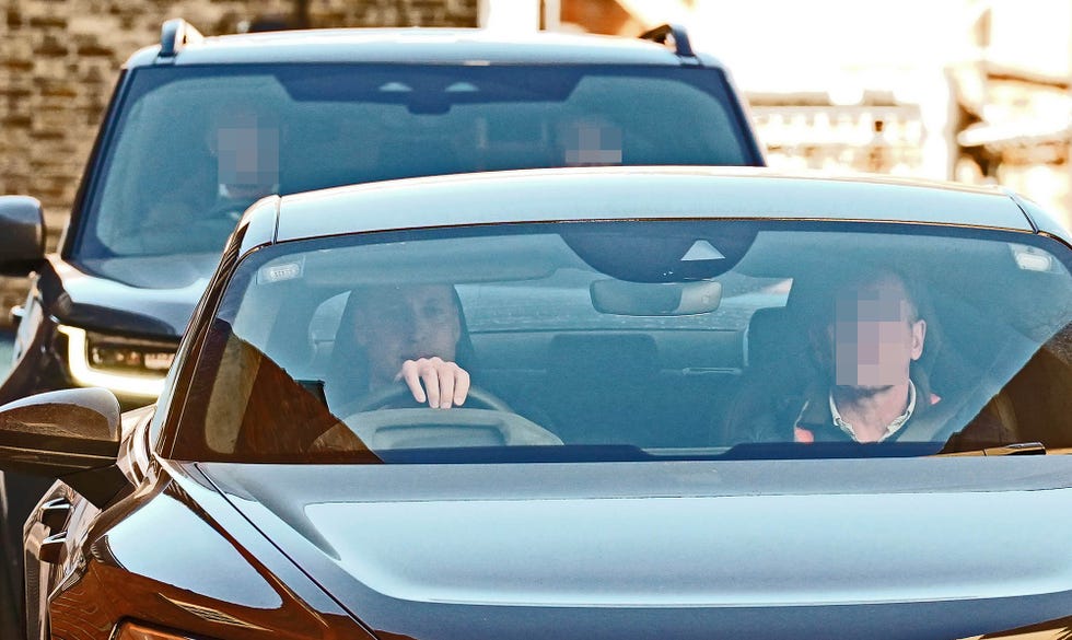 el principe guillermo de gales acude a visitar al hospital a su mujer, kate middleton