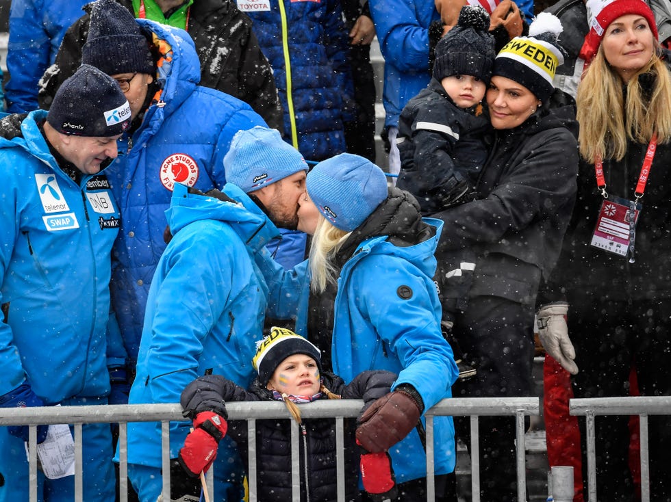 Daniel de Suecia, Haakon de Noruega, Mette-Marit de Noruega, Príncipe Óscar, princesa Estela, princesa Victoria, Haakon y Mette-Marit de Noruega derrochan amor en los deportes de invierno, Haakon y Mette-Marit de Noruega, pasión en los deportes de invierno, Haakon y Mette-Marit de Noruega se divierten con los herederos al trono sueco
