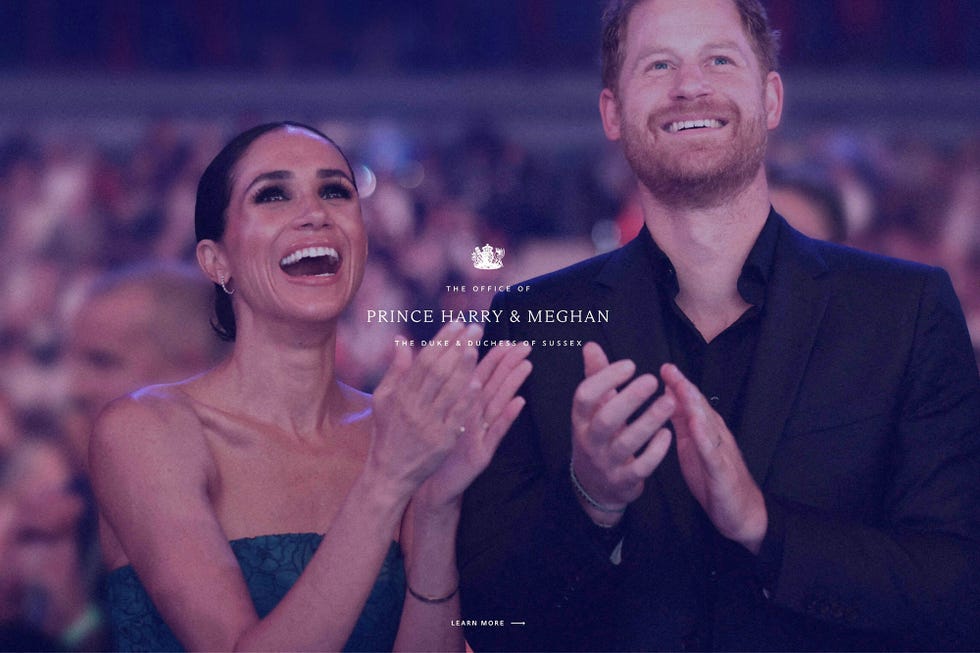captura de pantalla de la nueva pagina web del principe harry y meghan markle en la que usan el titulo de duques de sussex