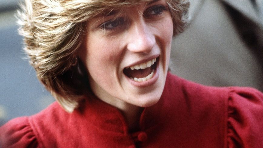 preview for Il cappotto rosso della principessa Diana 1996