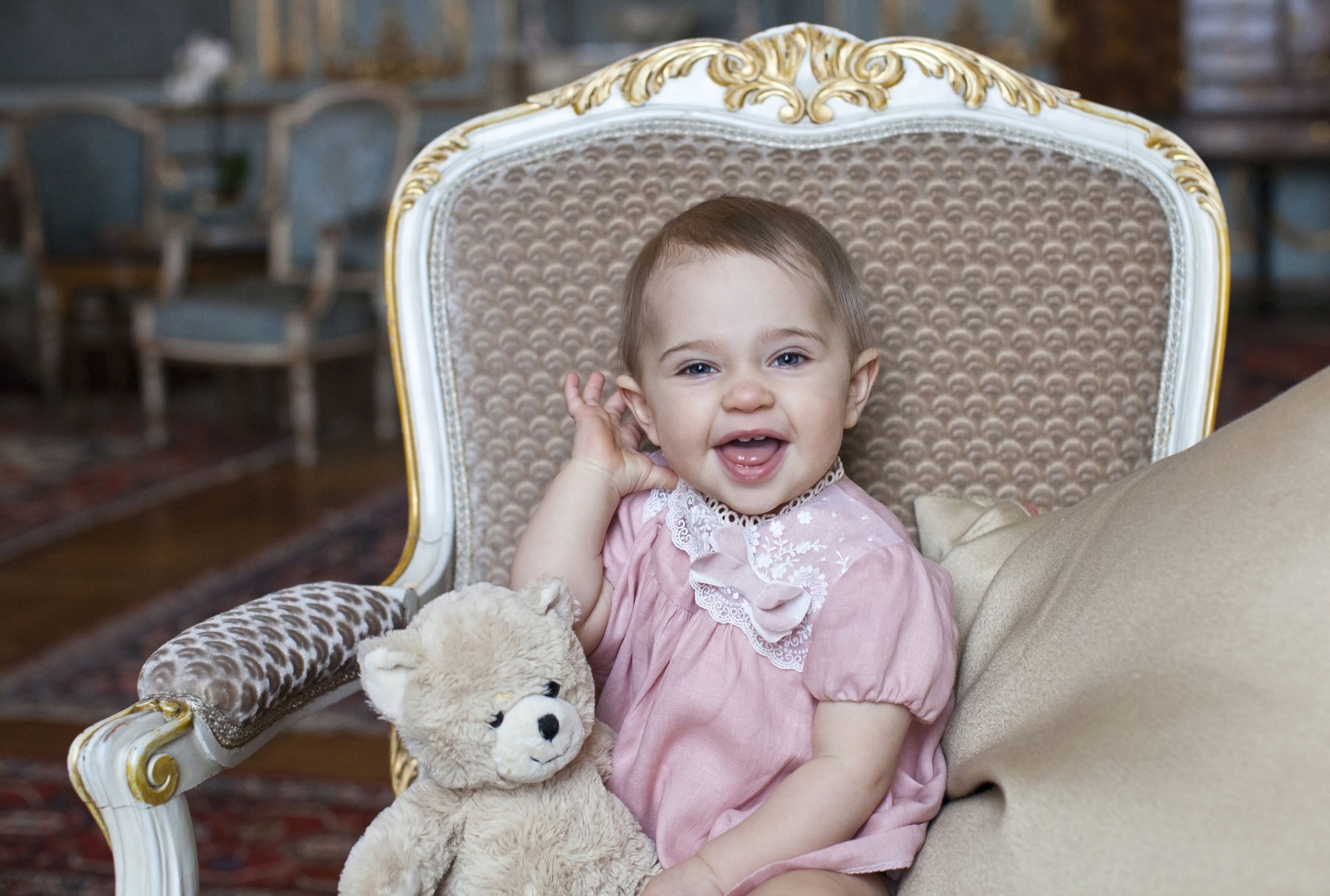 癒やされる♡各国ロイヤルベビーの1歳のオフィシャルポート