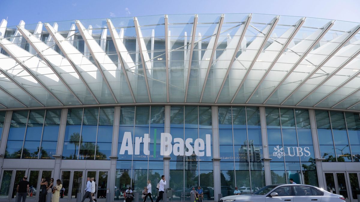 5 Must-See Booths at Art Basel Miami Beach 2022, From a Fully Functioning  Casino to a Gutsy Presentation by a Rising Star