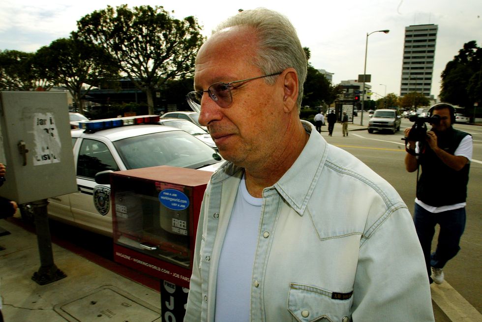 anthony pellicano walks into detention center in los angeles