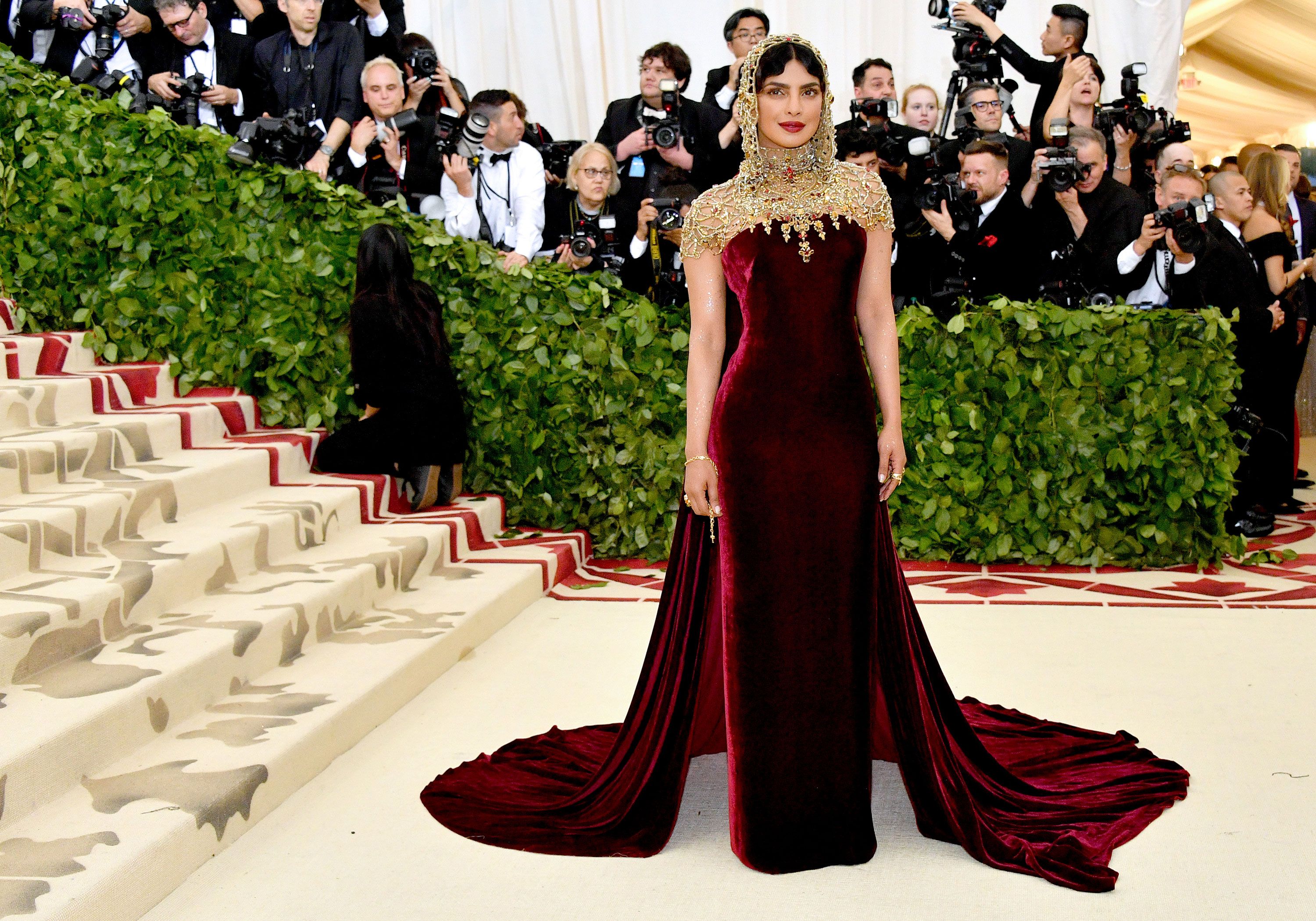 Priyanka chopra red carpet dress best sale