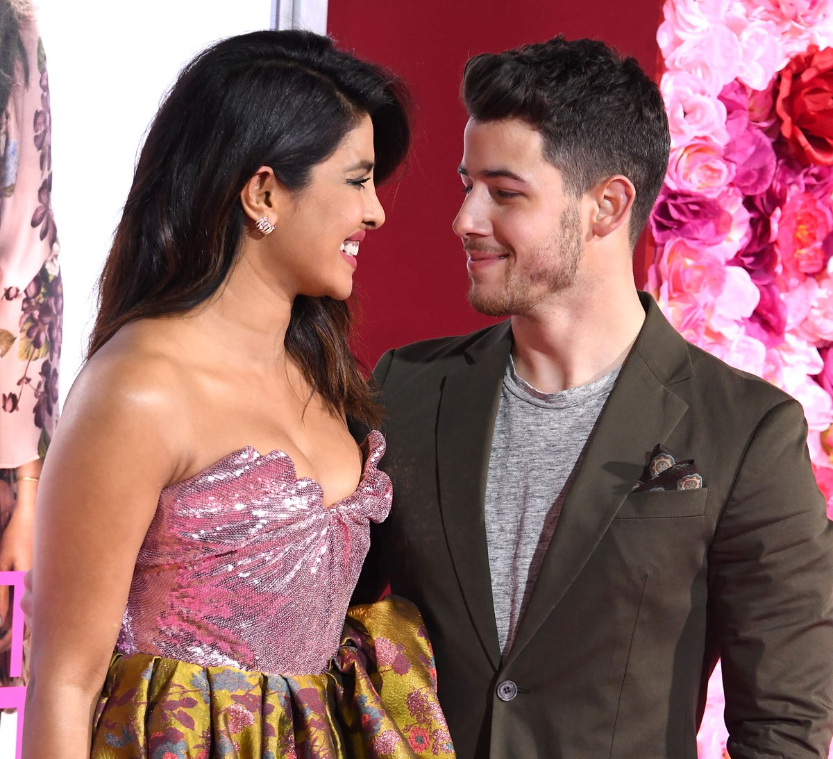 Get the details about Priyanka Chopra and Nick Jonas' 18-foot tall wedding  cake