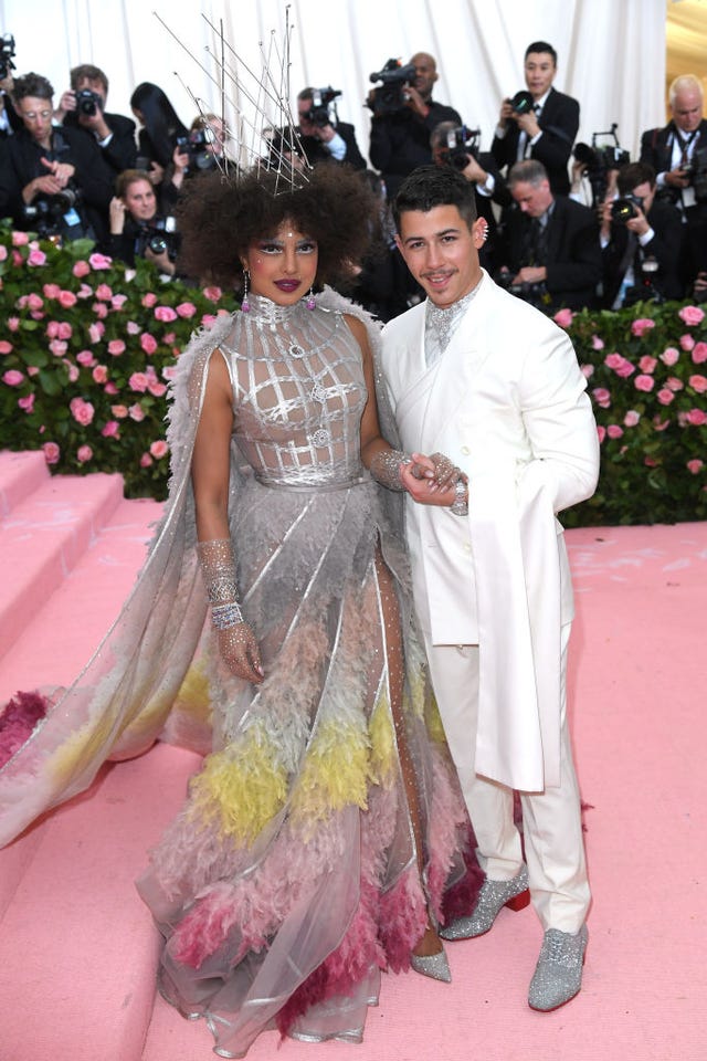 Met Gala 2019: Priyanka Chopra And Nick Jonas 'Sneaked In' A Kiss At The  Red Carpet