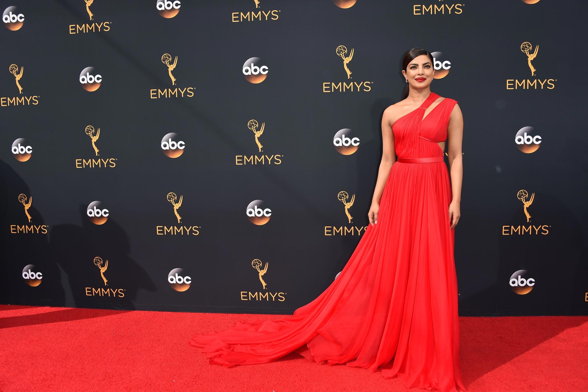 Priyanka chopra hotsell emmy dress