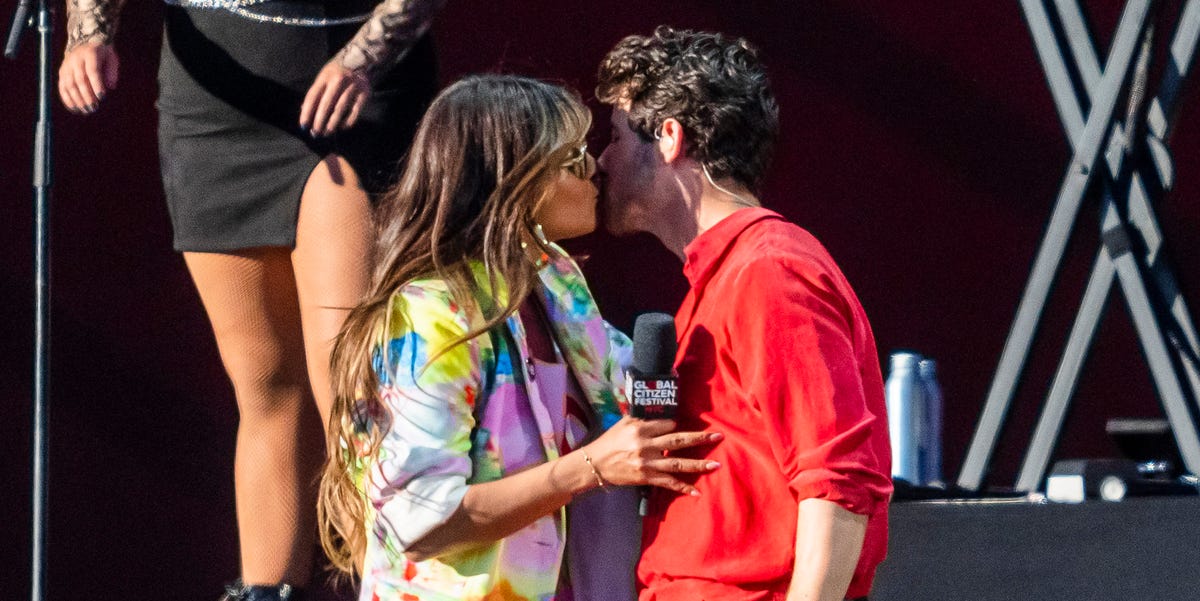 Priyanka and Nick Jonas Kissed On Stage at the Global Citizen Concert Priyanka and Nick Jonas Kissed On Stage at the Global Citizen Concert