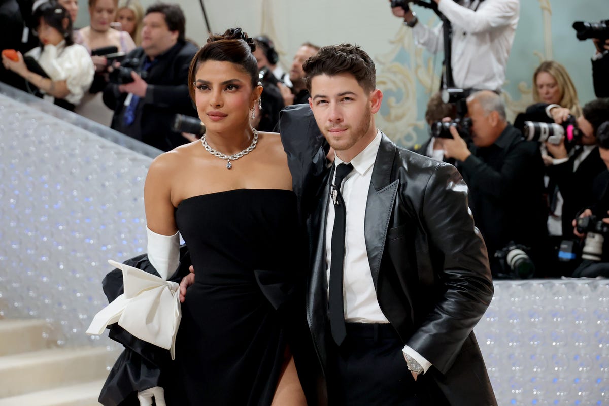 Priyanka Chopra and Nick Jonas Wear Coordinating Valentino Looks at the ...