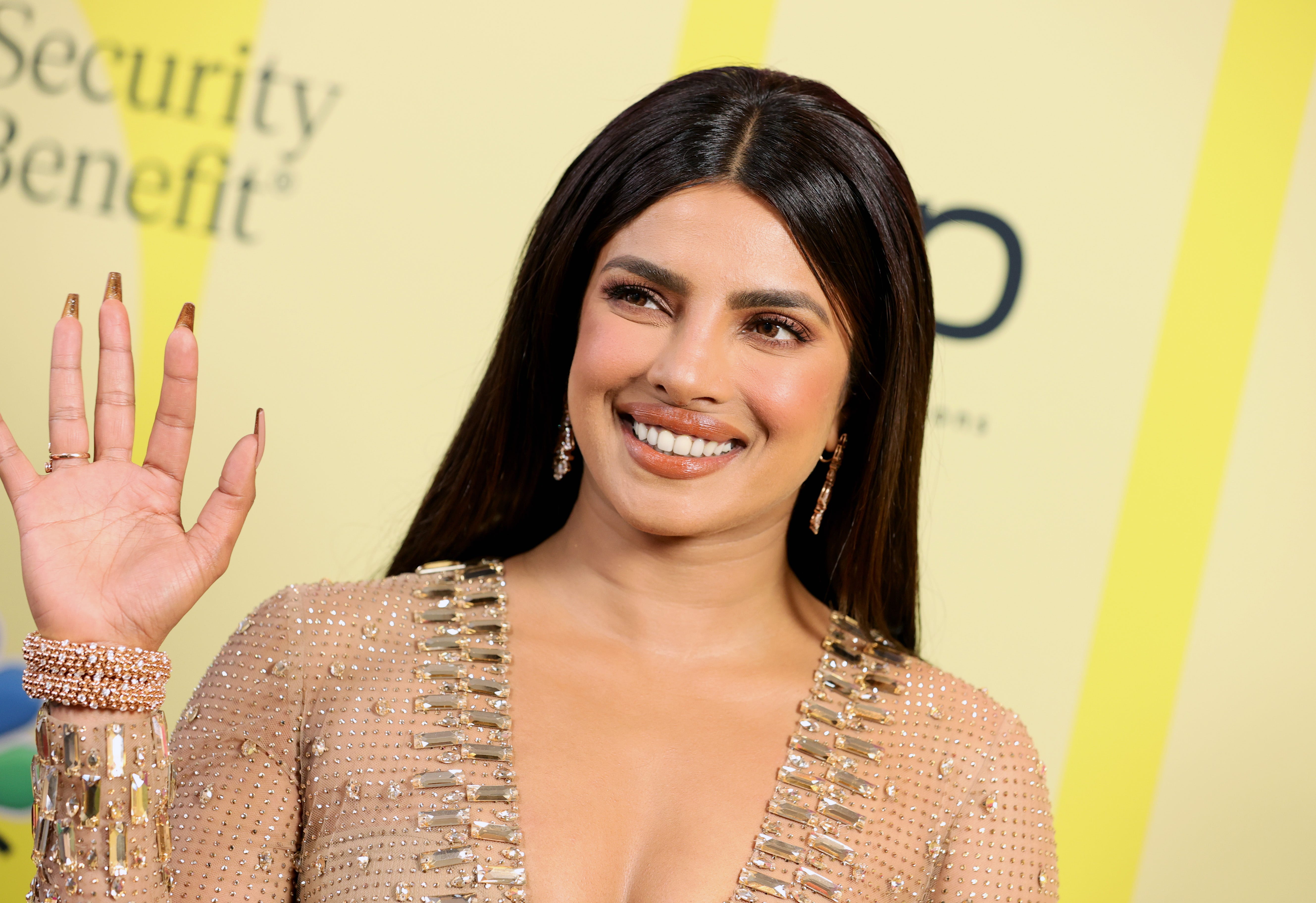 5316px x 2990px - Priyanka Chopra Jonas Flashes Toned Abs At A Pre-Diwali Party On IG