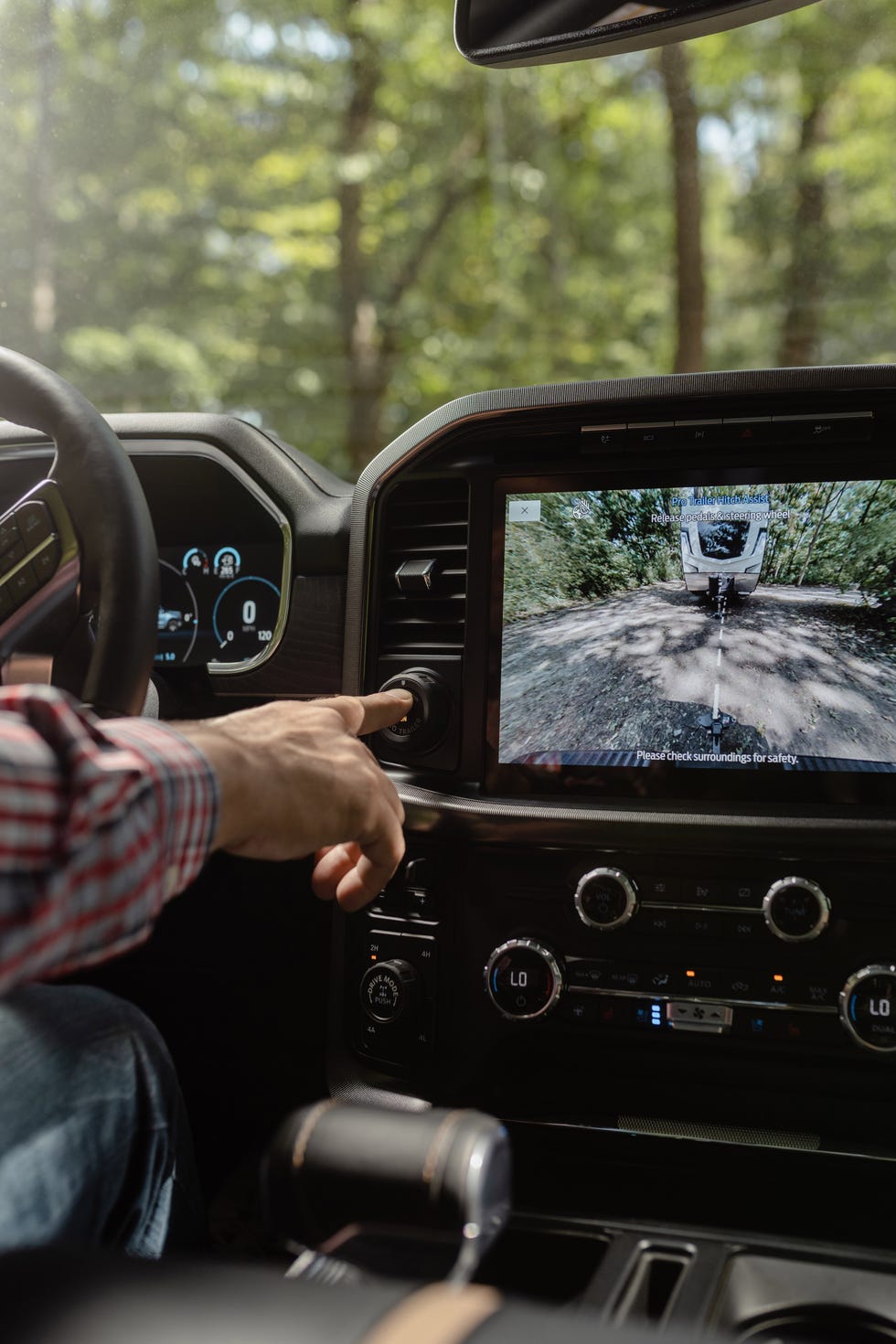 Ford f 150 prototype illustré assistant d'attelage de remorque pro disponible sur 2023 ford f 150 pour l'attelage conventionnel uniquement la fonctionnalité varie selon le modèle voir le manuel du propriétaire pour les instructions d'utilisation importantes