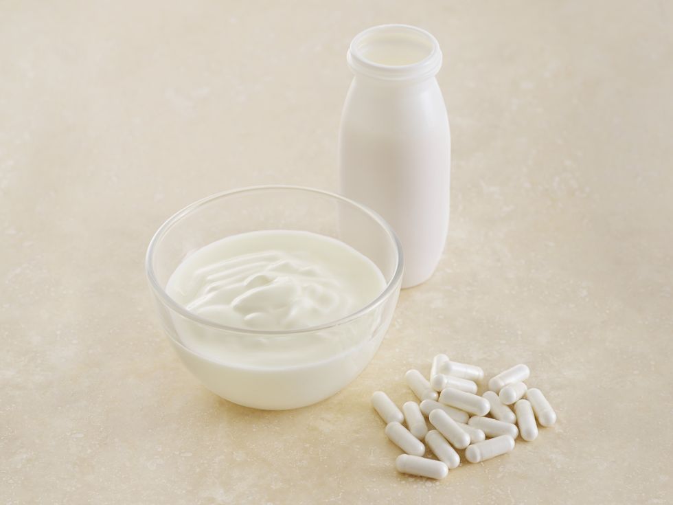 probiotic pills and yoghurt