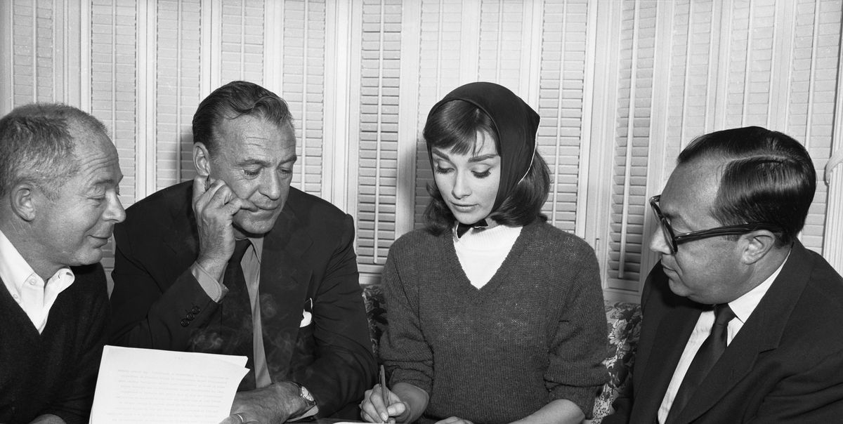 Audrey Hepburn an Gary Cooper Signing Contract