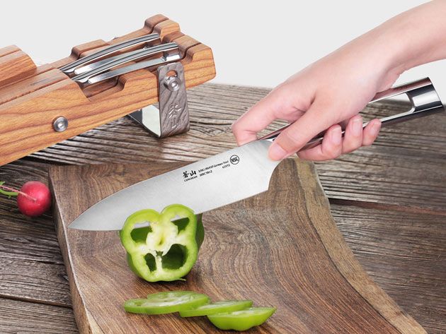 Cutting board, Tool, Hand, Vegetable, Kitchen knife, Tableware, Wood, Plant, Food, Knife, 