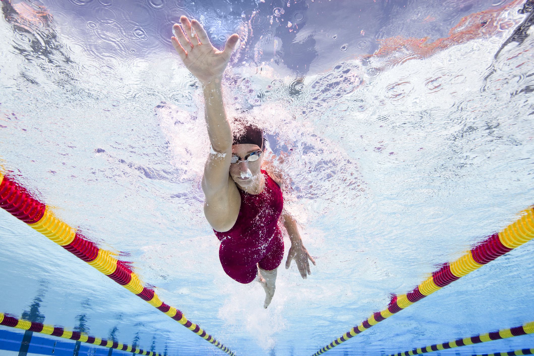 SEAC Ritmo - Gafas de natación para hombre y mujer para uso en la piscina y  aguas abiertas, negro/rojo