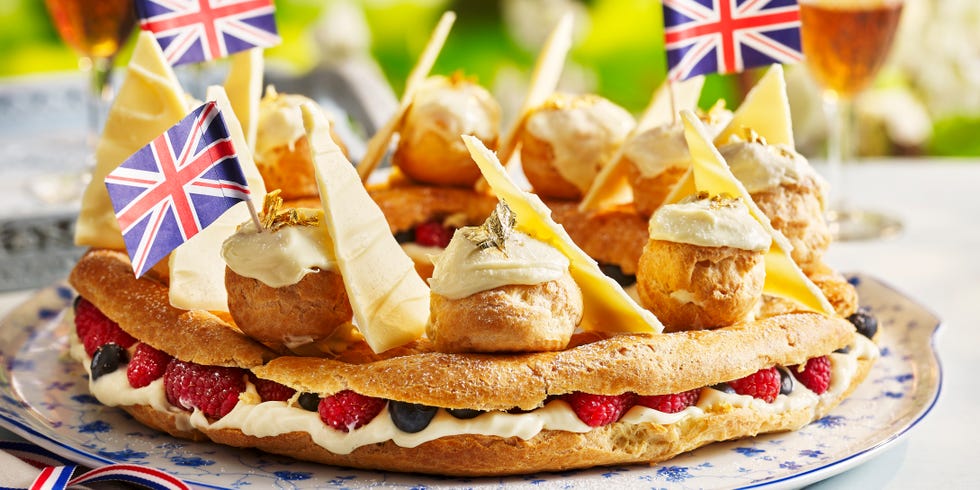 profiterole berry choux crown