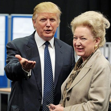 US property tycoon Donald Trump (L) is p US property tycoon Donald Trump (L) is p