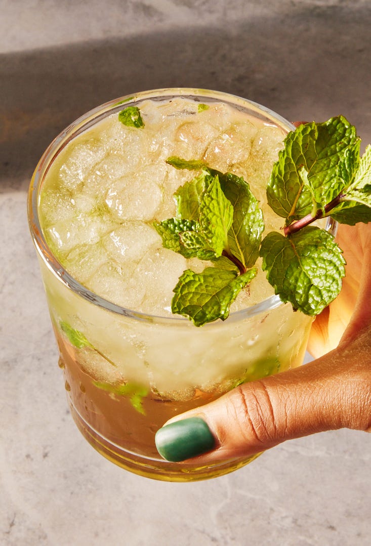 prosecco mint juleps in highball glasses with fresh mint