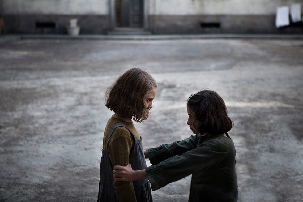 Elisa del Genio (Elena bambina) e Ludovica Nasti (Lila bambina) en 'La amiga estupenda' de Paramount Network