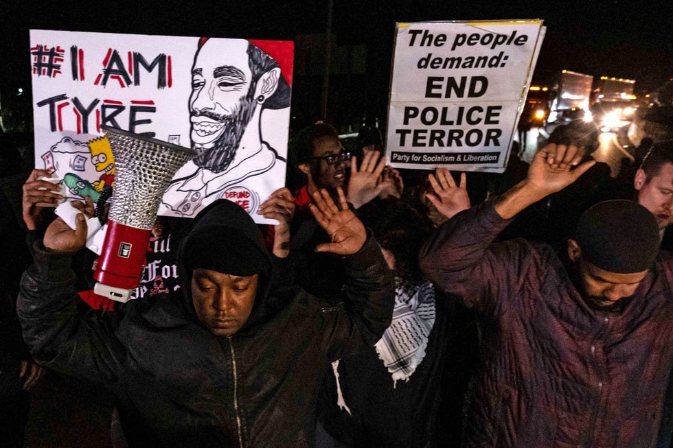 protesters holding signs that read i am tyre and the people demand end police terror