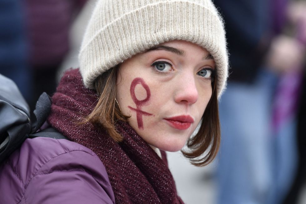 protestas feministas en francia contra la violencia machista