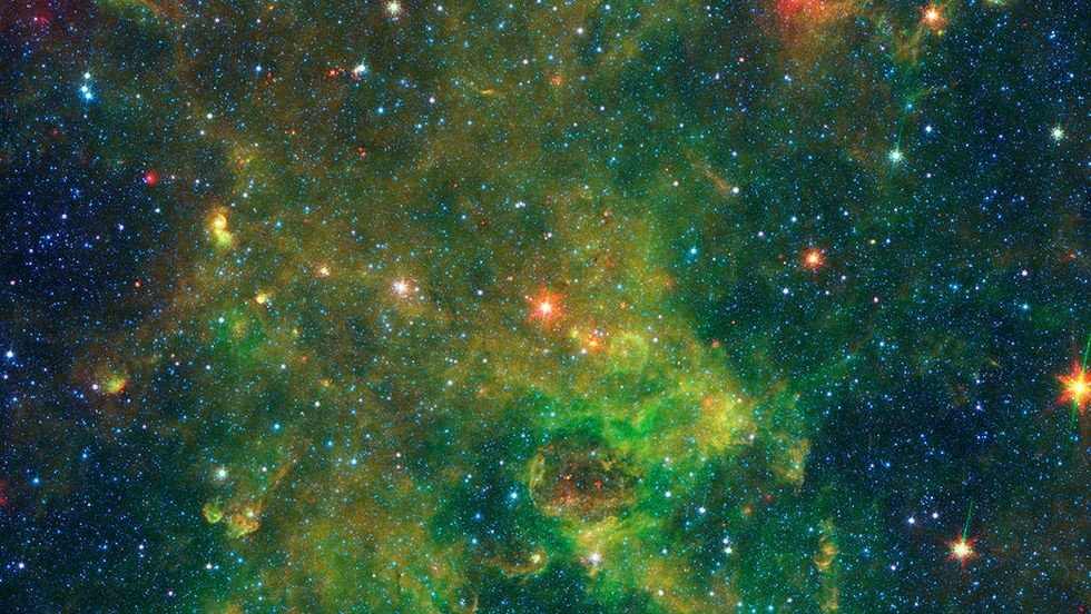 una nebulosa muestra una protoestrella nacida de los restos de la muerte de otra estrella
