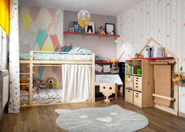 Dormitorio infantil con zona de juegos
