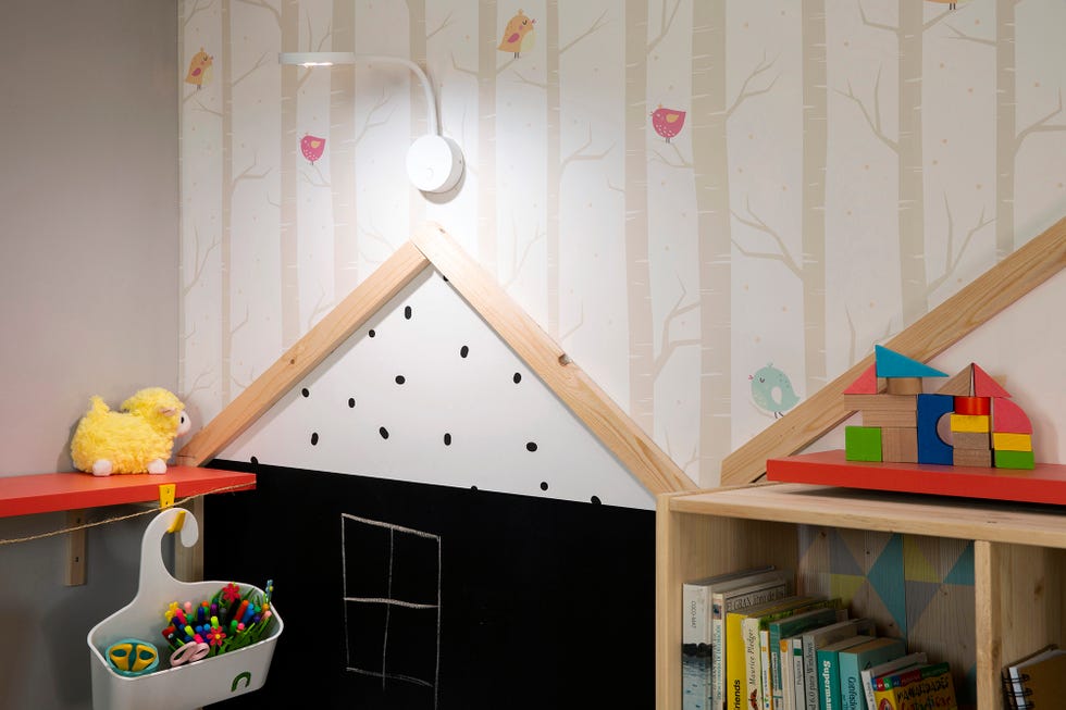 Dormitorio infantil con zona de juegos