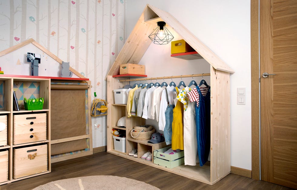 Dormitorio infantil con zona de juegos