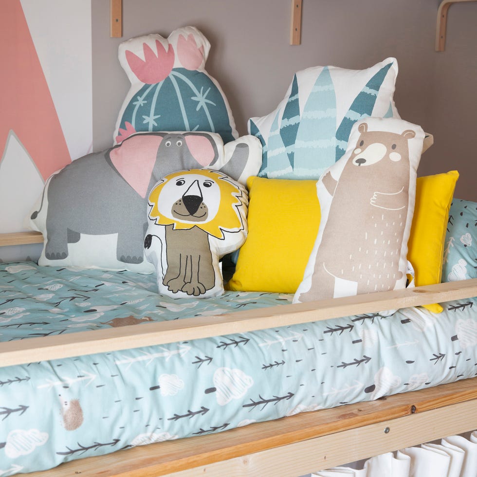 Dormitorio infantil con zona de juegos