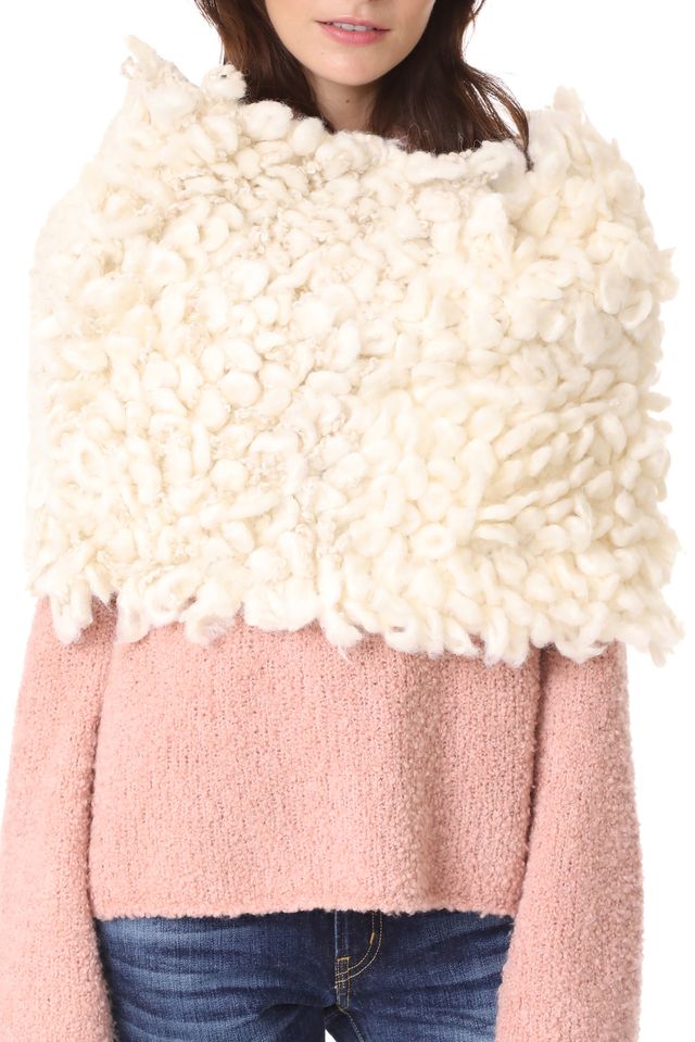 Clothing, Fur, White, Outerwear, Wool, Pink, Neck, Beige, Fur clothing, Sleeve, 