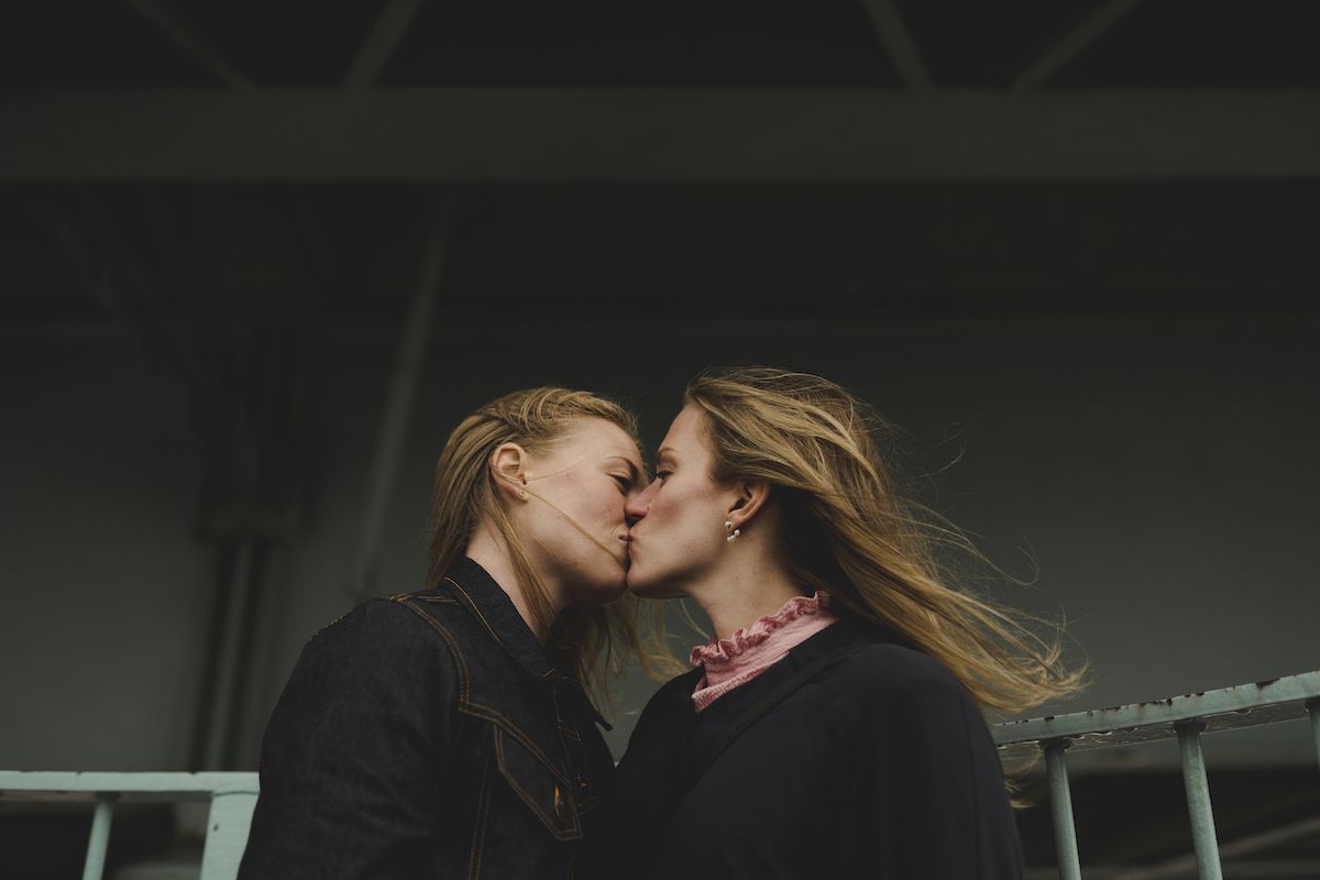 qual è il problema di sgarbi con il bacio lesbico della pubblicità delle dietorelle