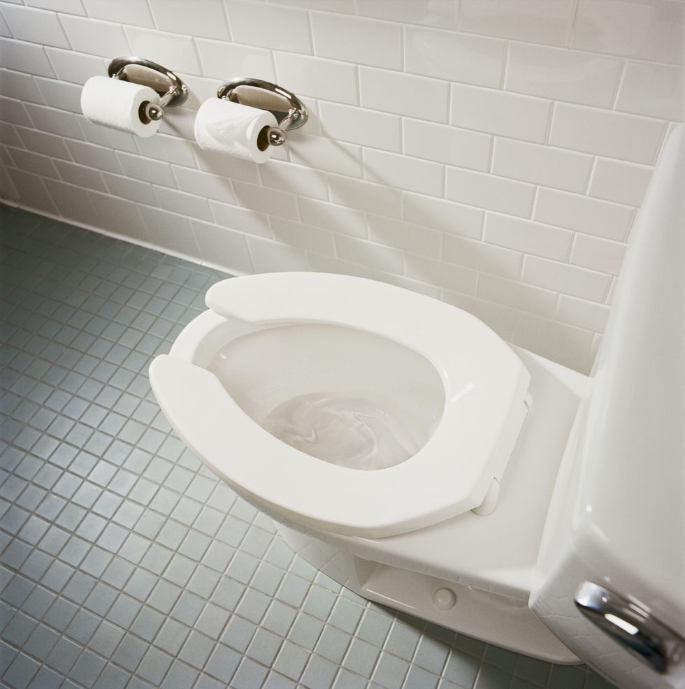 flushing toilet, spread coronavirus
