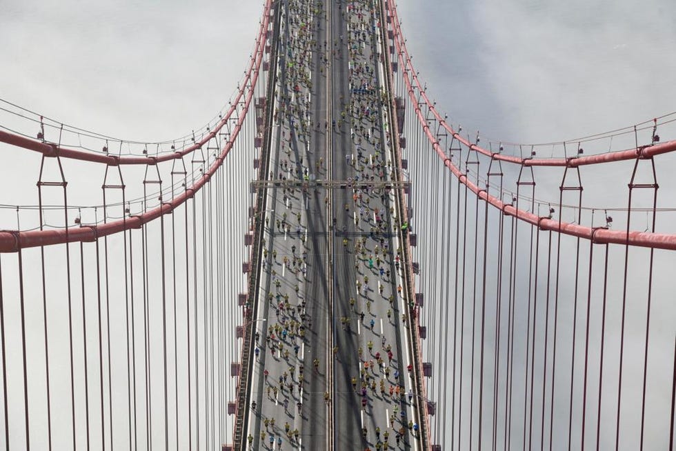 media maratón de lisboa en el puente 25 de abril