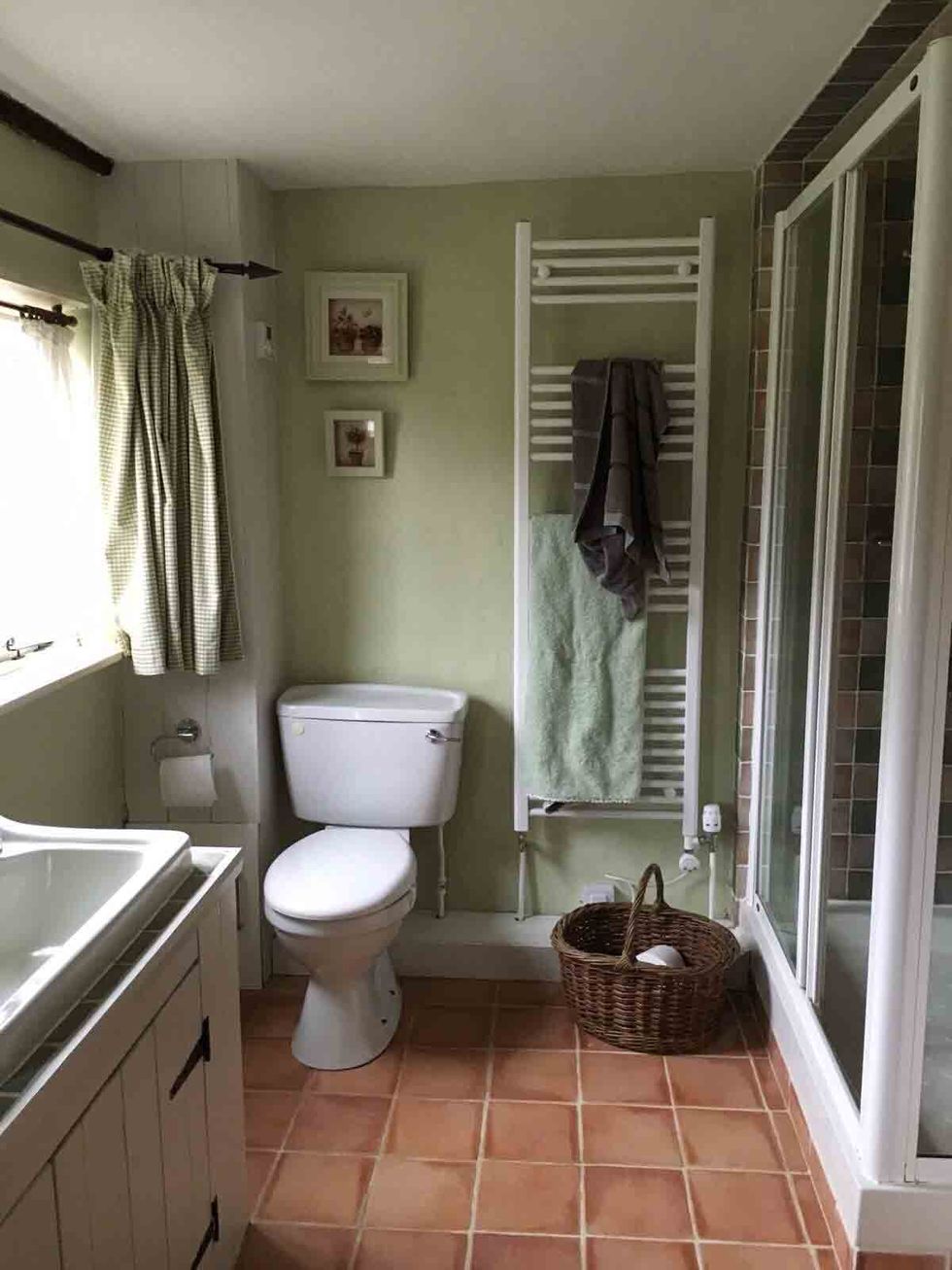 Pullinger - bathroom makeover - Bury St Edmonds - before